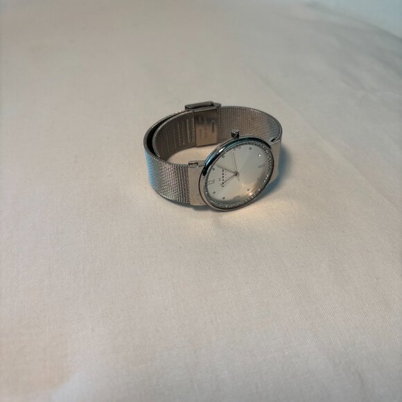 Skagen Silver Mesh Band Watch Minimalist Cream Face Unisex Timepiece - Picture 6 of 8